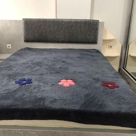 Apartment In Hotel Magnolia バトゥーミ エクステリア 写真