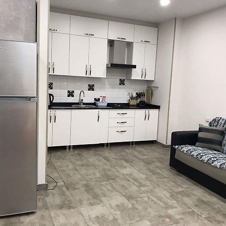 Apartment In Hotel Magnolia バトゥーミ エクステリア 写真